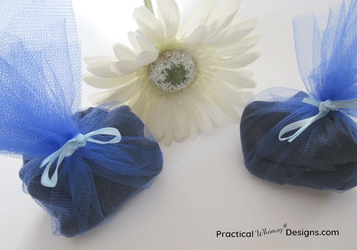 DIY scent sachet with flower