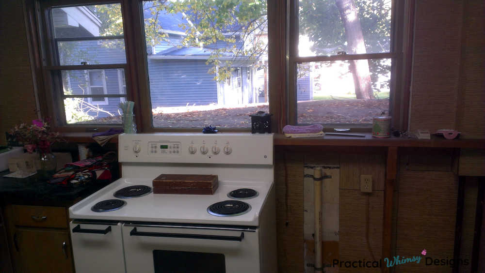 Stove and laundry hookups in kitchen